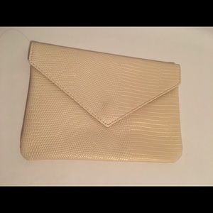 August 2021 
Ipsy glam bag
New 
Never Used